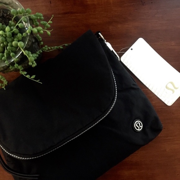 ❌SOLD❌🌵NWT lululemon party om bag - Picture 3 of 8